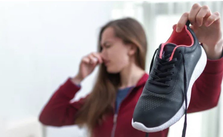 smelly sport shoes